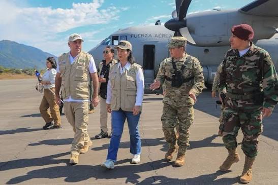 LaVozDePiura PRESIDENTA KEIKO FUJIMORI RECIBE A 10 PERUANOS REPATRIADOS DE  VENEZUELA 10 Compatriotas regresan al país tras la tragedia. Diez ciudadanos  peruanos fueron repatriados desde Venezuela luego del devastador terremoto  que afectó