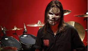 Mascara del baterista de slipknot. El Baterista De Slipknot Recrea Las Fotos De Cuando Conocio A La Banda De Nino