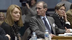 Voici un reportage très intéressant qu'il faut prendre le temps de regarder entièrement et qui a pour ambition de faire éclater la vérité sur les circonstances tout autant que sur les enjeux de la mise à mort de vincent lambert. Un An Apres La Mort De Vincent Lambert Des Protagonistes De L Affaire Temoignent