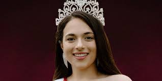 Madeline Hallett's Instagram, Twitter & Facebook