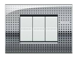 Placca bticino living light air 3 moduli tech. Placca 3 Moduli Net Colore Grigio Bticino Air Lnc4803ne Btilnc4803ne Placche Living Air Bticino