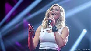 Was mag der orangefarbene kreis bedeuten? Helene Fischer Startet Tour Der Superlative In Hannover Musik Dw 12 09 2017
