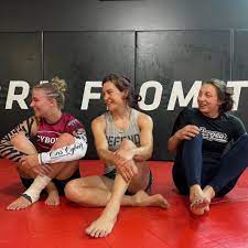 Miesha Tate's Feet << wikiFeet