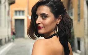 Aslıhan gürbüz 16 şubat 1983 tarihinde aslen eskişehirli bir babanın kızı olarak çanakkale'de doğdu. Aslihan Gurbuz Son 6 Seneye 4 Ameliyat Ve 3 Sakatlik Sigdirdim