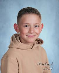 Sunday Church day! Such a great time getting to worship with my Sister  @walther_bears and brother @bearjam777 ! Love you both!🧡♥️🧡♥️ #smile😊  #sundayfunday #sundayfaithday🙏🏼👼🏼 #church #blessedlife #blessed