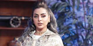 هند البلوشي تثير التساؤل بعد ظهورها بشكل جديد هل خضعت لعمليات التجميل in 2021 fashion brooch