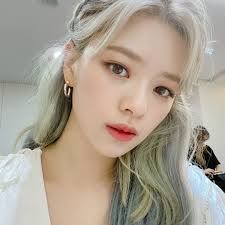 Dedicated to the twice member jeongyeon / jungyeon. Jeongyeon Will Be Sitting Down During Twice S World In A Day Concert Twice Portal