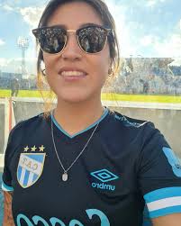 Lourdes Rojas's Instagram, Twitter & Facebook