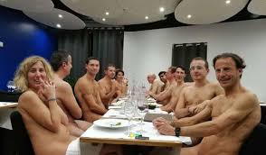 Nudismo en casa ile bağlantı kurmak için şimdi facebook'a katıl. Imagenes Restaurante Nudista En Paris Un Fracaso La Fm