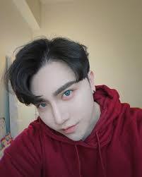 Lynn Chung's Instagram, Twitter & Facebook