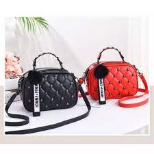 Selain praktis, tas yang satu ini juga terlihat stylish dan mudah untuk dipadukan dengan beragam gaya busana. Tas Slingbag Wanita Tas Selempang Wanita Tas Samping Wanita Tas Wanita Batam Import Stud Shopee Indonesia