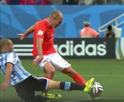 Mascherano's teammate ezequiel garay, for example, took a boot to the head earlier in the game and kept on playing. El Admirador Con El Tatuaje Mas Surrealista Sobre Mascherano