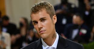 Woman Tries To Open Plane Door Mid-Flight Scaring Southwest Passengers  [Video]