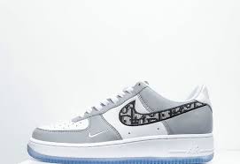 This dior x air jordan 1 features a white and grey upper with air dior branding on the tongues and above the wings logo. Air Force 1 Dior Liberty Floral Blue Esneakergh