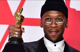 Mahershala Ali, de Green Book, leva o Oscar de melhor ator coadjuvante