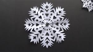 Zu den bastelanleitungen gibt es kostenlose bastelvorlagen. Schneeflocken Basteln Mit Papier Im Winter Einfache Diy Bastelideen Weihnachten Youtube