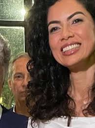 Após ajuda de Ana Maria Braga, Caco Barcellos se casa com Carla Tilley