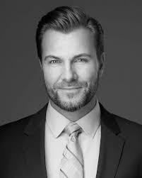 Chris Farr's Instagram, Twitter & Facebook