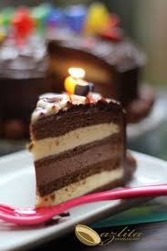 Kek coklat diperbuat menggunakan coklat pahit (dark chocolate), coklat putih (white chocolate) dan menggunakan coklat ganache. Masam Manis Chocolate Indulgence Decadent Desserts Cake Recipes Basic Cake