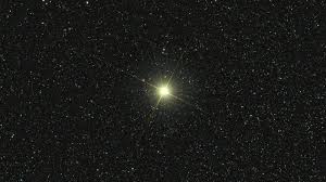We See Capella As The Brightest Star In The Constellation Auriga The Charioteer It 39 S Actually 2 Stars Each With A Golden Stars Bright Stars Golden Star