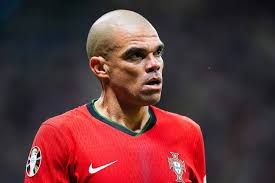 Pinto [38 years & 159 days] about to become the oldest player ever to take  the field in a Copa del Rey final.