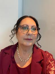 Talk about a theatrical family. When you realise Prudence Featherington's  parents are Imelda Staunton now Dame aka Dolores Umbridge from Harry Potter  and Jim Carter aka Mr Carson from Downton Abbey. |