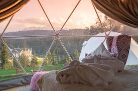 Lanterns On The Lake The Places We Call Home перевод Tatra Glamp Even The Oldest Highlanders In Their Wildest Dreams Could Not Imagine That Someday In The Vicinity Of The Tatra N Glamping Old Things Outdoor Bed