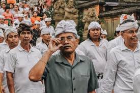 Tentunya, cara perkenalan diri ini penting dikuasai, jika kita ingin lancar mengobrol dalam bahasa inggris. Gak Boleh Sembarangan Ini 6 Tingkatan Berbicara Dalam Bahasa Bali