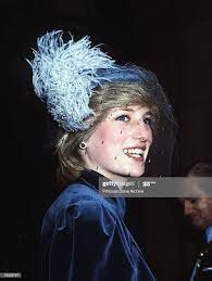 The Princess Of Wales Visits University College Hospital In London Princess Diana Photos Princess Of Wales Princess Diana
