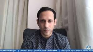 Pandemi menuntut para guru untuk beradaptasi dengan teknologi dan berkreasi dalam menyampaikan materi pembelajaran kepada siswa dari jarak jauh. Terobosan Nadiem Makarim Guru Penggerak