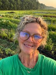 Alison Hillman's Instagram, Twitter & Facebook