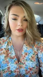 Krystal Dotson's Instagram, Twitter & Facebook