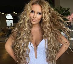 Karma is a song by albanian singer anxhela peristeri released as a single on 9 march 2021 by radio televizioni shqiptar (rtsh) and universal music. Publikohet Klipi I Kenges Qe Do Te Perfaqesoj Shqiperine Ne Eurovision 2021 Anxhela Peristeri Garon Me Karma Albanews