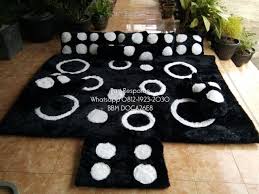 Jenis karpet dan tikar tersebut memiliki harga, motif, dan bahan yang berbeda. Karpet Karakter Bulu Rasfur Motif Kartun Boneka Lucu Reznez 74 Supplier Karpet Bulu Berkualitas