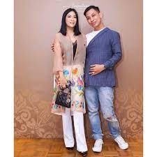 Maybe you would like to learn more about one of these? Kebaya Brokat Modern Sarung Lagosi Inspiratif Cek 35 Inspirasi Kebaya Modern Untuk Wanita Berhijab Updated 2021 Bukareview Aplikasi Ini Berisi Contoh Kebaya Brokat Modern Serta Tips Memilih Kebaya Agar Sesuai