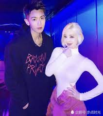 Pages liked by this page. æˆ¿ç¥–åæŸ¯éœ‡ä¸œå¤œåº—è¢«å¶é‡ ç¾Žå¥³çŽ¯ç»• äº²å¯†ç…§æ›å…‰ 6park Com