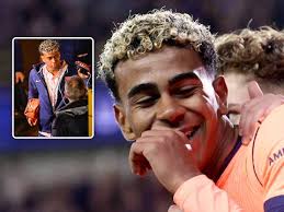 Knappe tifo en 'Super Bosko' trappen Slag om Vlaanderen op gang