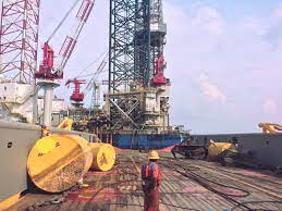 Dimata kasar kerja mereka nampak gah kerana gaji yang diperuntukkan agak lumayan, namun ramai yang tak tahu apa yang mereka lalui sebenarnya. 3 Cara Mudah Nak Kerja Offshore Gaji Lumayan Penting Tiada Orang Tengah Remaja