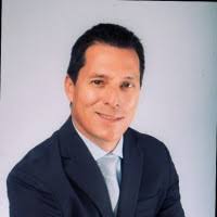 100+ perfiles de «Bauer»