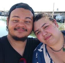 I like how Qrow and Taiyang represent different sides of parenting....it's  cute...they make a great couple.