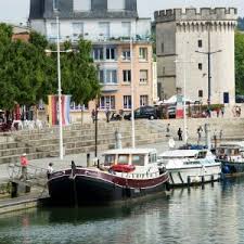 Quai De Londres Et La Meuse Au Centre Ville De Verdun Ossuaire De Douaumont Bataille De Verdun La Meuse