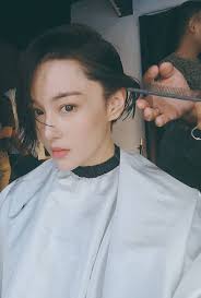 Zhang Xinyu chops...