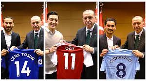 Ilkay gündogan, mesut özil, racep tayyip erdogan and cenk tosun meet at london's four seasons hotel on sunday. Erdogan Premier Lig Deki Turk Futbolcularla Bulustu