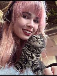 Leanne Gaines's Instagram, Twitter & Facebook