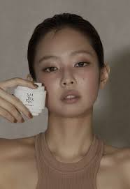 theqoo] WHAT BRAND COMES TO MIND WHEN YOU THINK OF JENNIE?