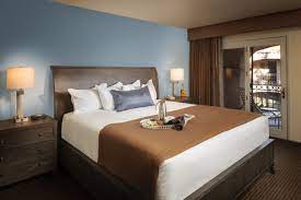 The Scottsdale Plaza Resort Reveals Newly Renovated Guest Rooms Hotel Rewards Dreams Beds Guest Room