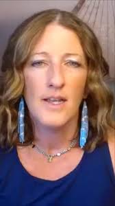 You enjoying your life is more important to me than how much money you  make.” 💥 That's the leadership lens Lindsay Dreyer brings to her  brokerage—and this week's Pursuing Freedom episode is