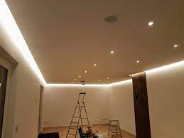 Deckengestaltung wohnzimmer wohnzimmer decke wohnzimmer ideen lampen esszimmer schlafzimmer indirekte beleuchtung wohnzimmer indirekte deckenbeleuchtung abgehängte decke. Unsere Abgehangte Decke Mit Indirekter Beleuchtung Und Spots Wir Zuhause