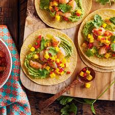 Tacos Aux Crevettes Et Salsa A La Mangue Ricardo Recipe In 2020 Shrimp Tacos Mango Salsa Yummy Seafood