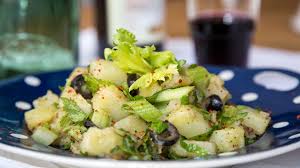 Selleriesalat Mit Kartoffeln Und Oliven Rezept Sellerie Salat Selleriesalat Salat
